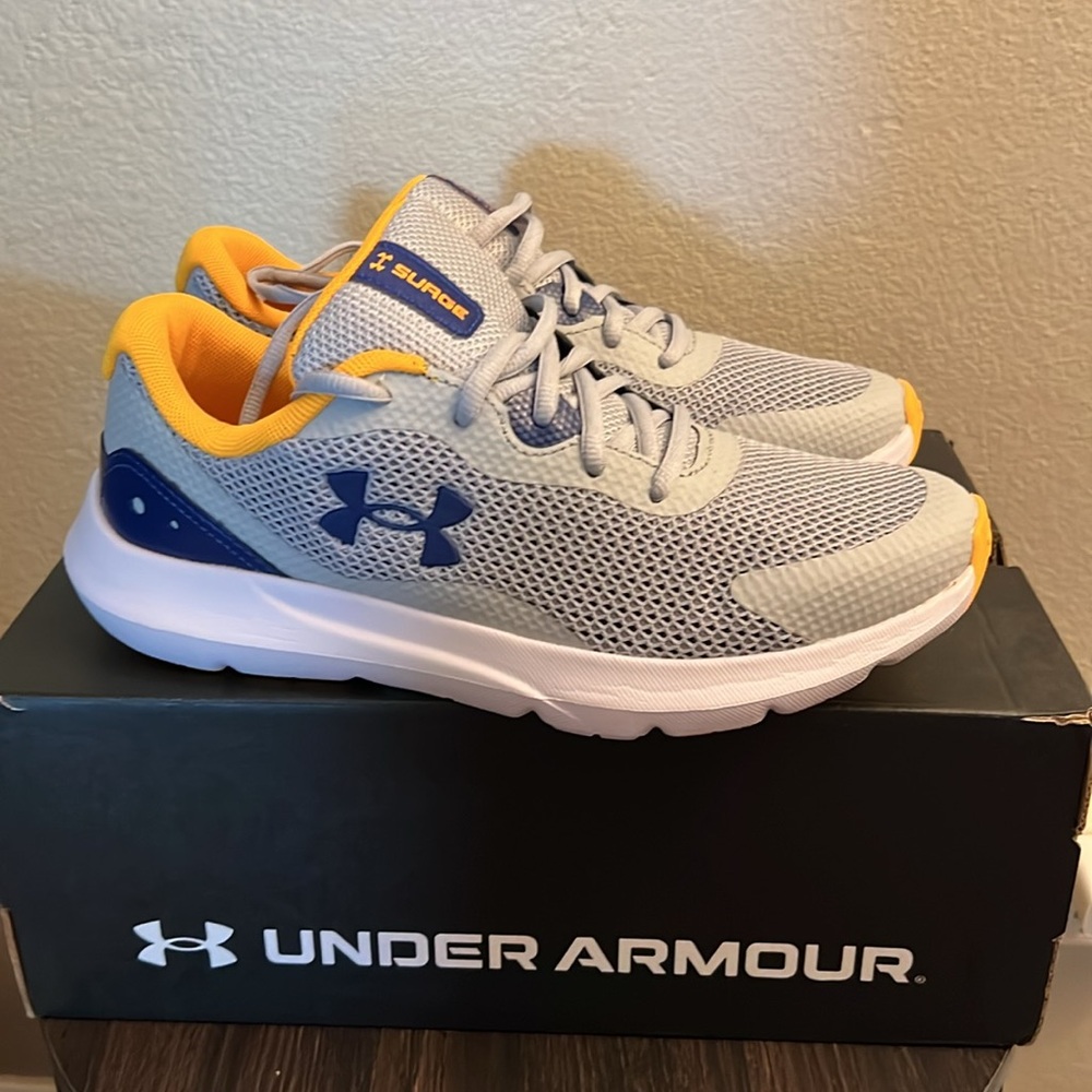 Back to School NEW (7) Under Armour Sneakers Grey Orange Blue UA BGS Surge 3